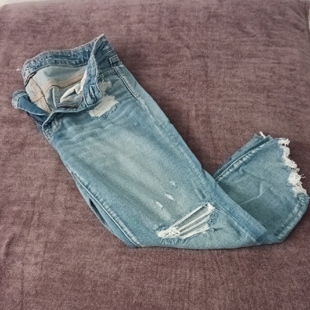 American Eagle Outfitters Light Blue Distressed Relaxed Cropped Jeans